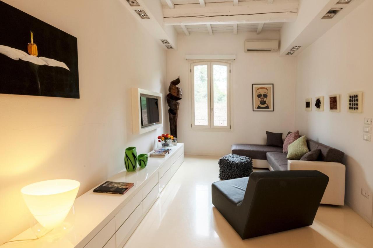 Charming Flat In Centro A Ferrara Con Posto Auto Villa Exterior photo