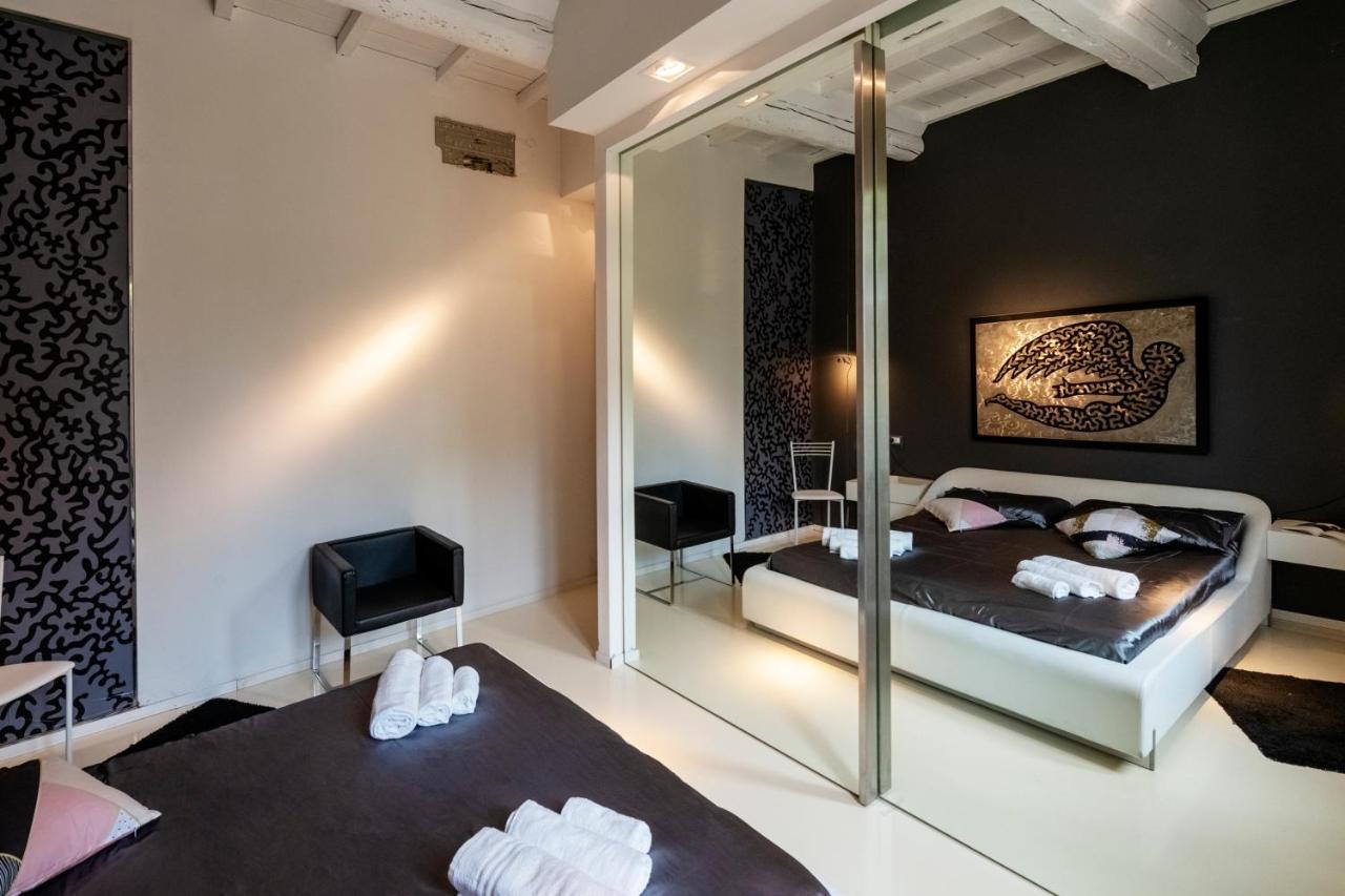 Charming Flat In Centro A Ferrara Con Posto Auto Villa Exterior photo