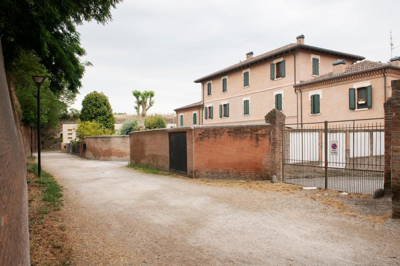 Charming Flat In Centro A Ferrara Con Posto Auto Villa Exterior photo