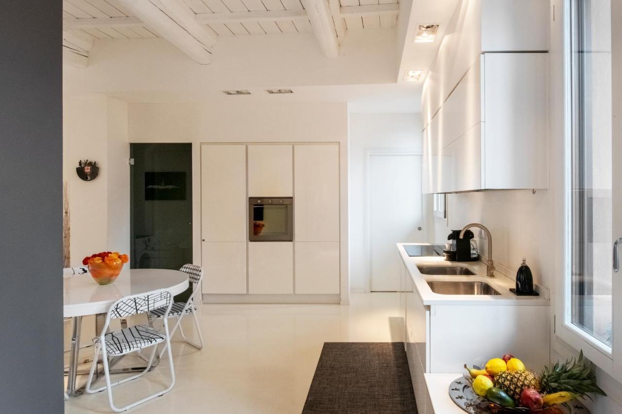 Charming Flat In Centro A Ferrara Con Posto Auto Villa Exterior photo
